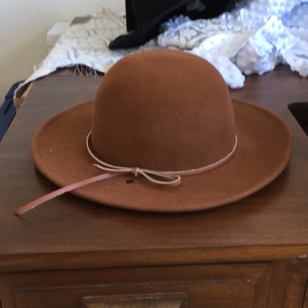 100% Wool brown Rhythm. Hat M/L